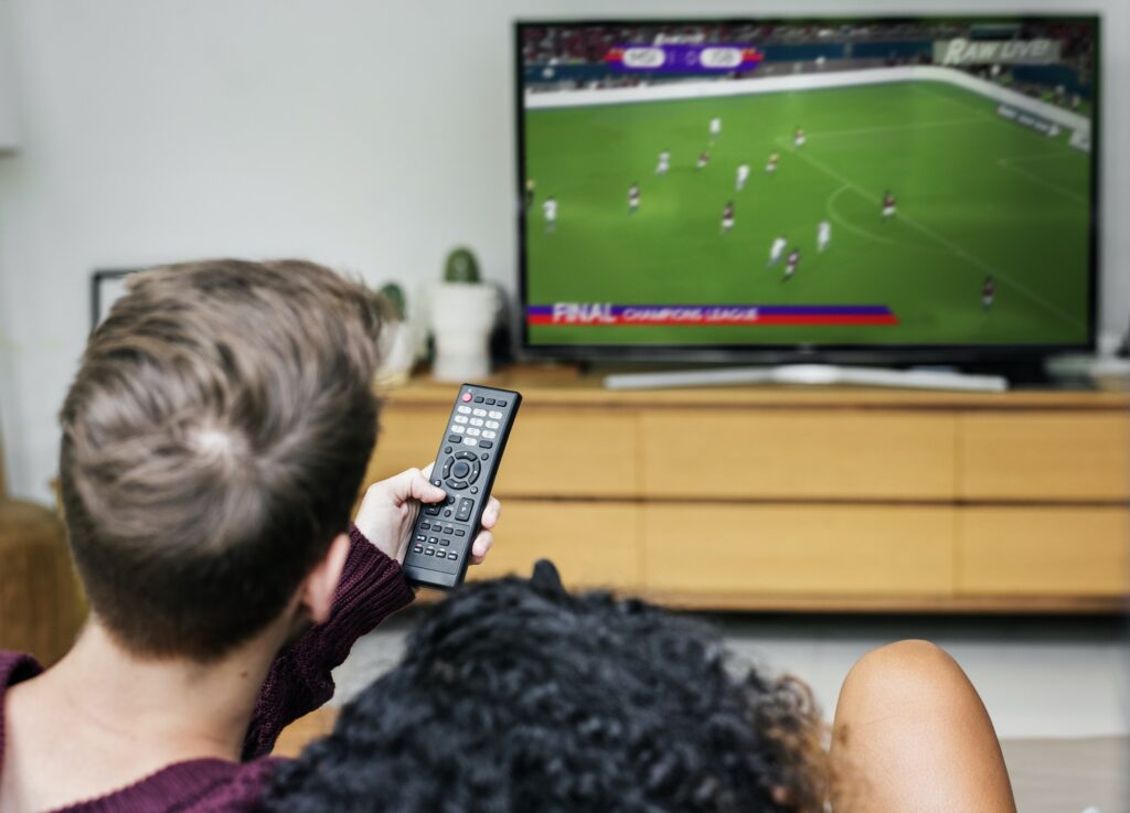 couple-watching-a-football-game-on-tv